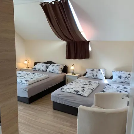 Martina Apartmanhaz 발라톤엘