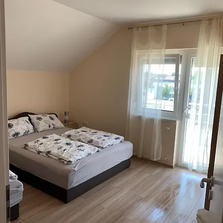 Martina Apartmanhaz * 발라톤엘