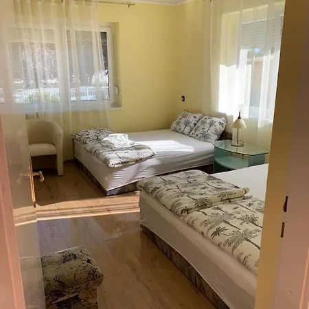 Martina Apartmanhaz 발라톤엘